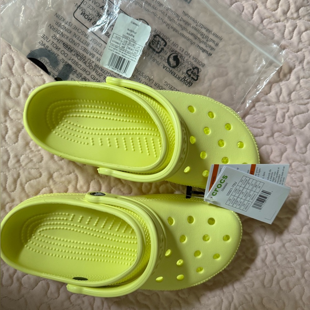 CROCS sulphur yellow NWT